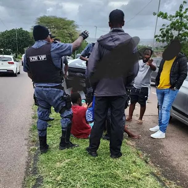 Four People Stabbed By Fleeing Suspects At Phoenix Plaza Durban Sun