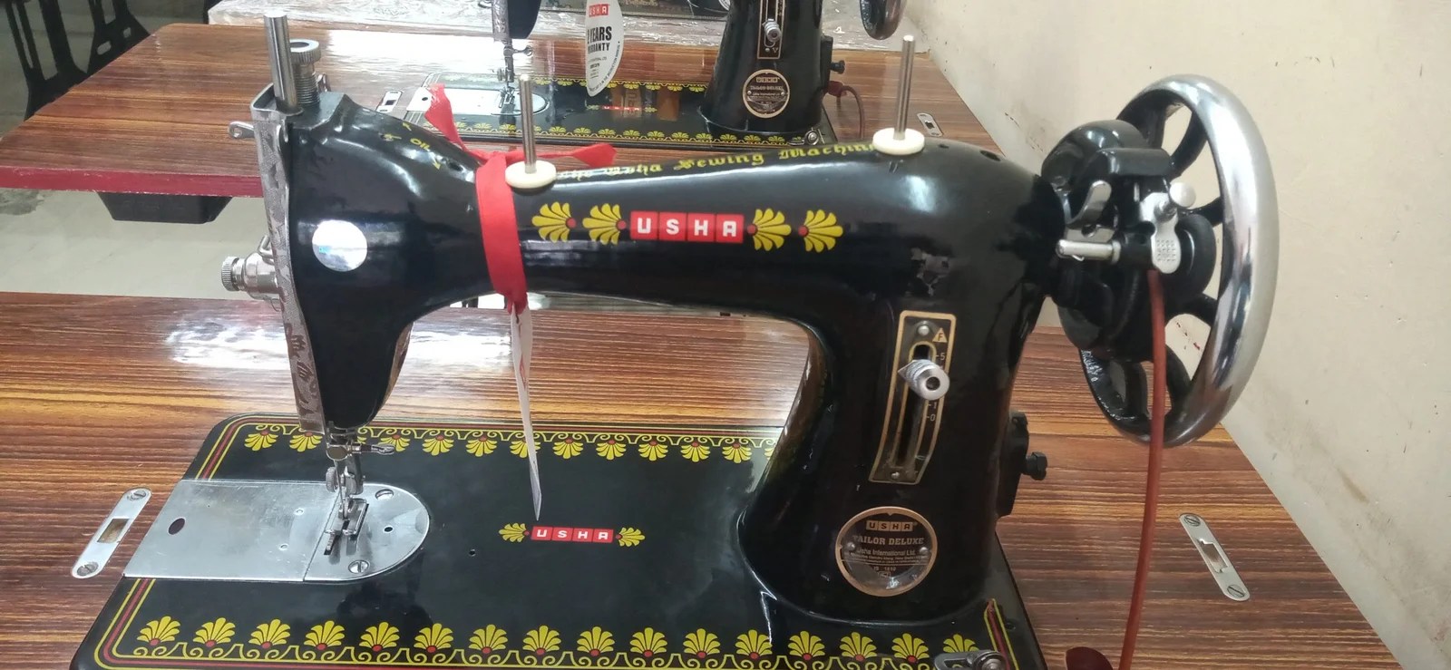 Usha Tailor Dlx Tailoring Machine Wholesaller