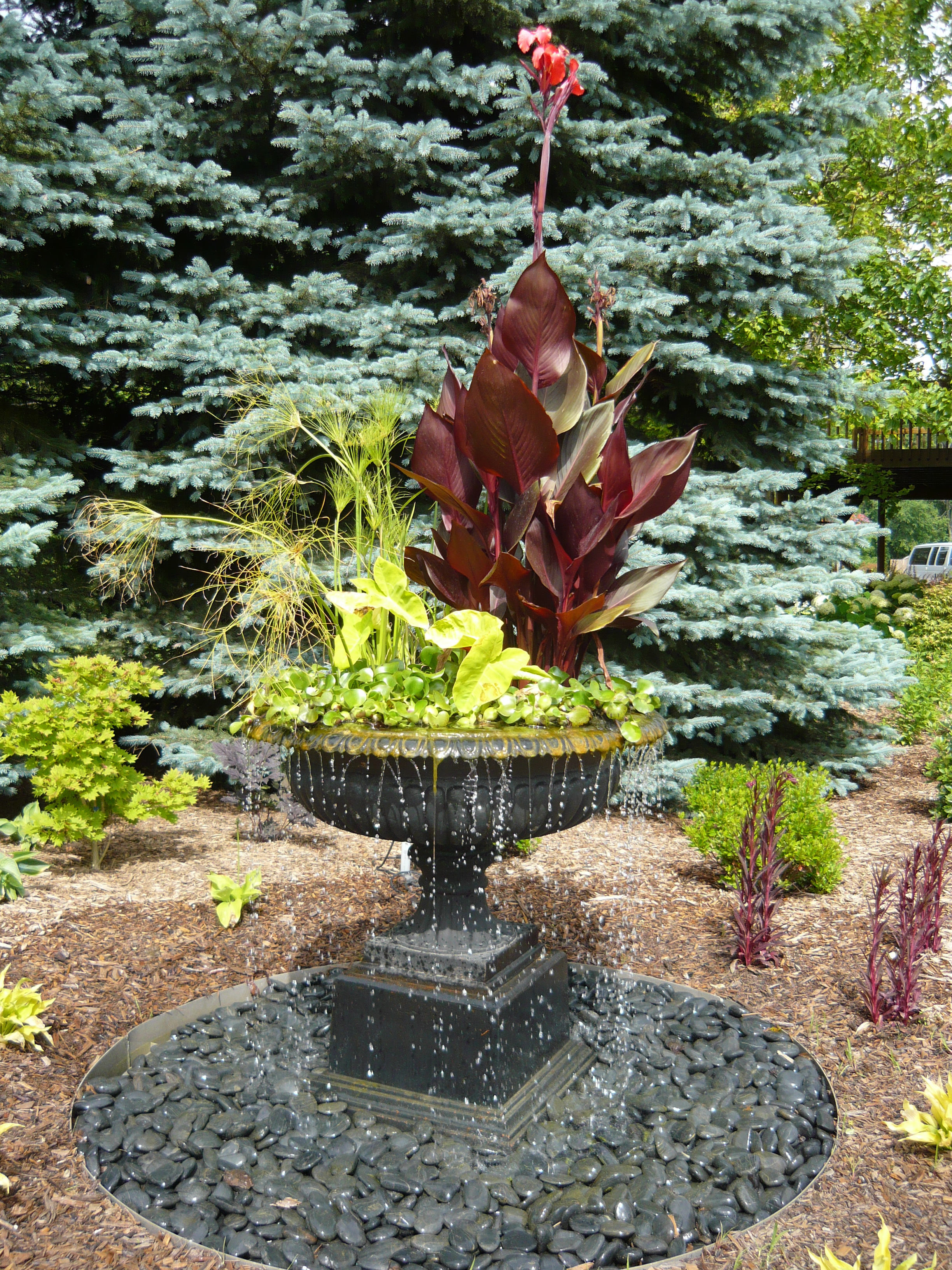 Urn Water Feature Dusil Design and Landscape Inc.