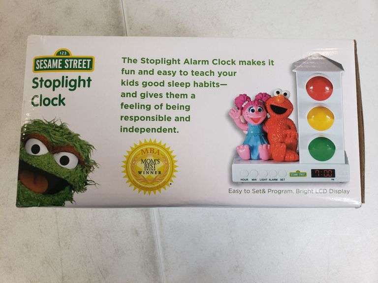 Sesame Street Stoplight Clock "A Red Light for a Good Night" 2+ Years