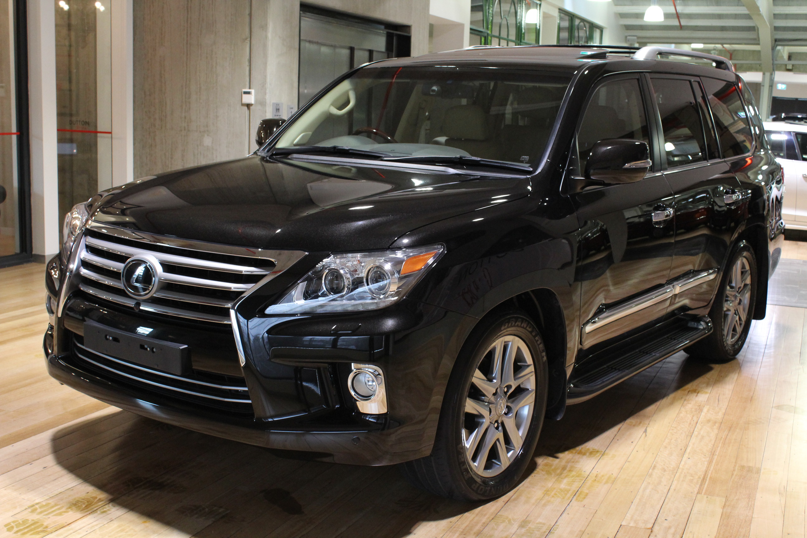 2013 Lexus LX570 URJ201R Wagon 8st 5dr Spts Auto 6sp 4x4 5.7i