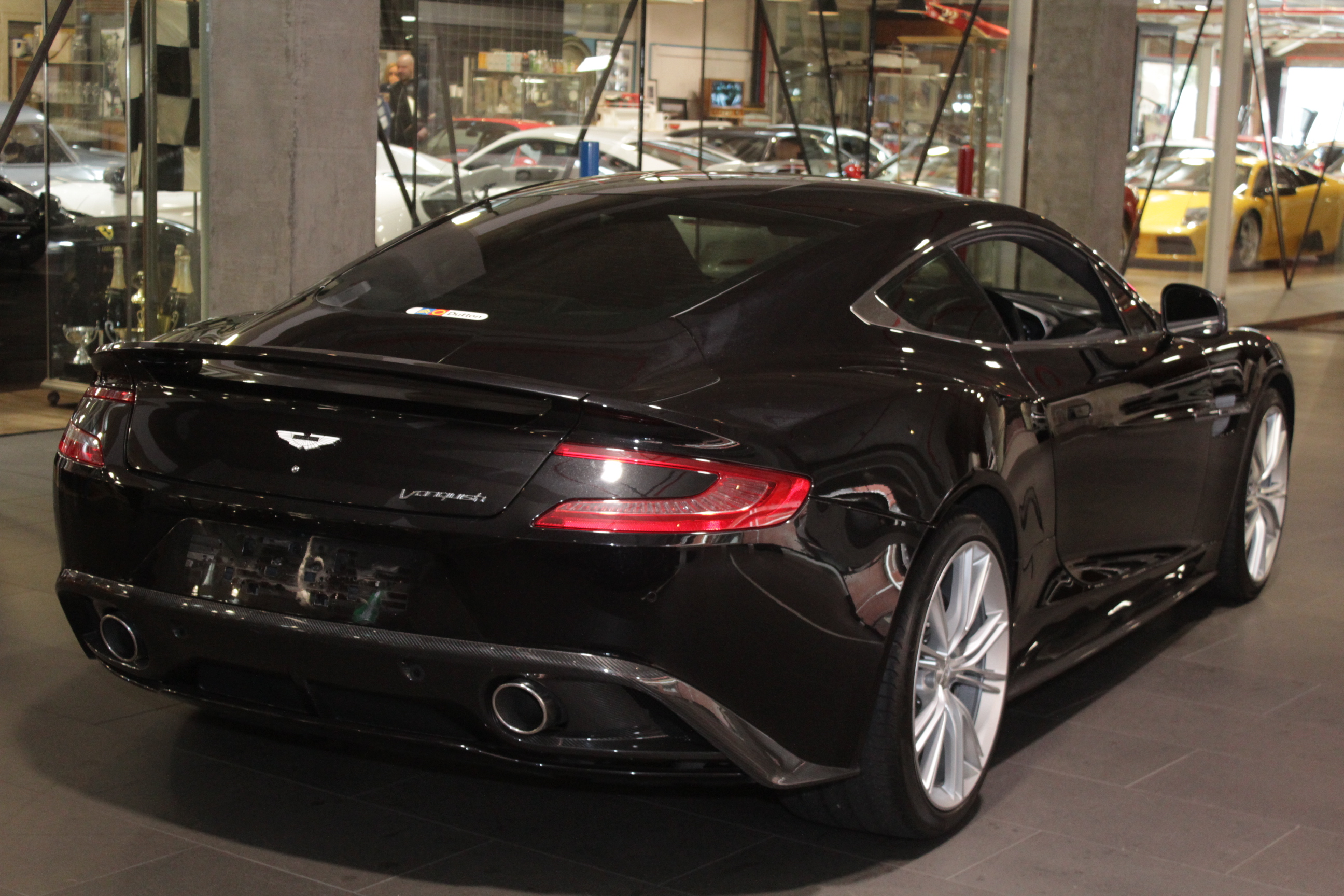 2013 Aston Martin Vanquish Coupe 2dr SA 6sp 5.9i (2st) [MY14]