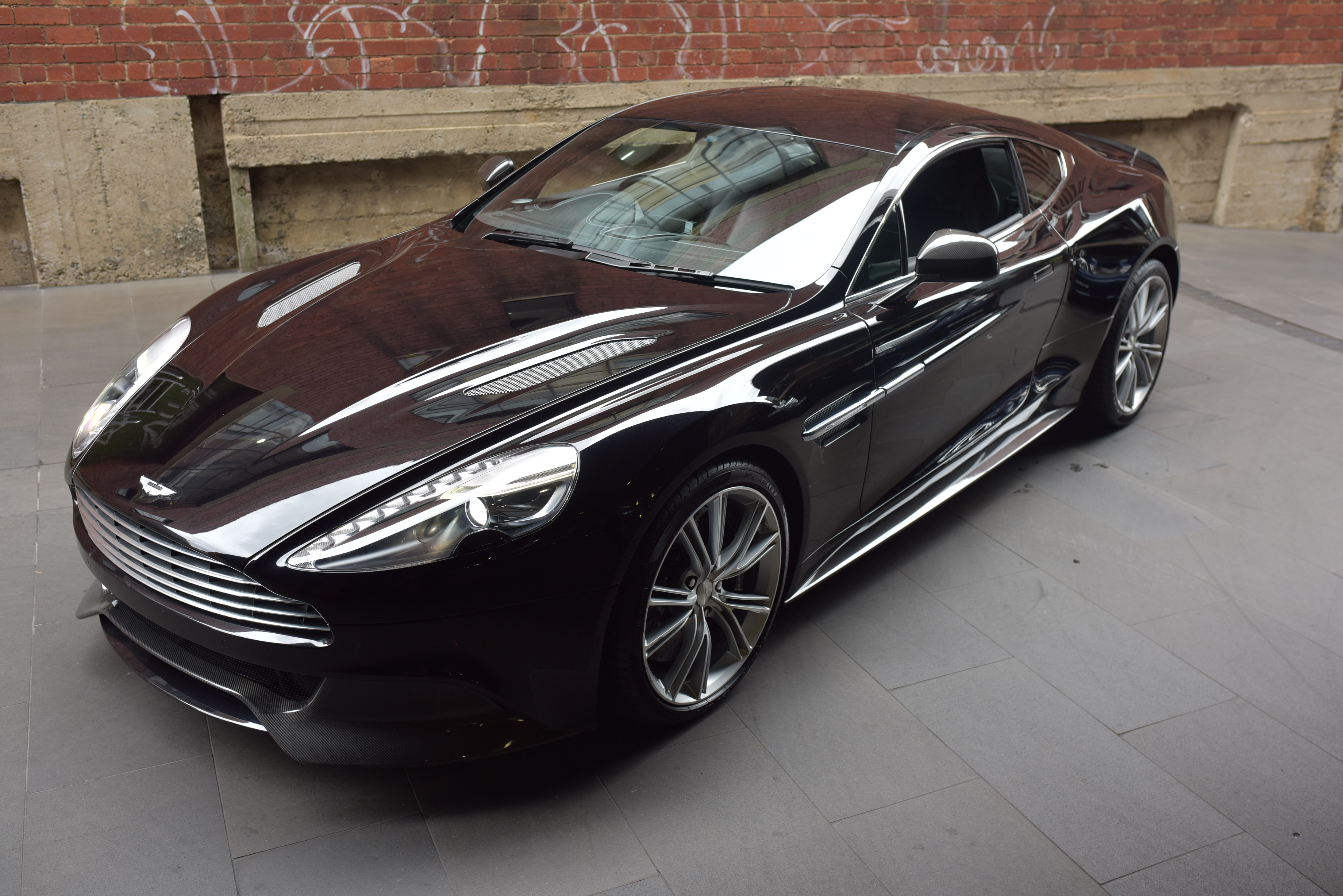 2013 Aston Martin Vanquish Coupe 2dr SA 6sp 5.9i (2st) [MY14]