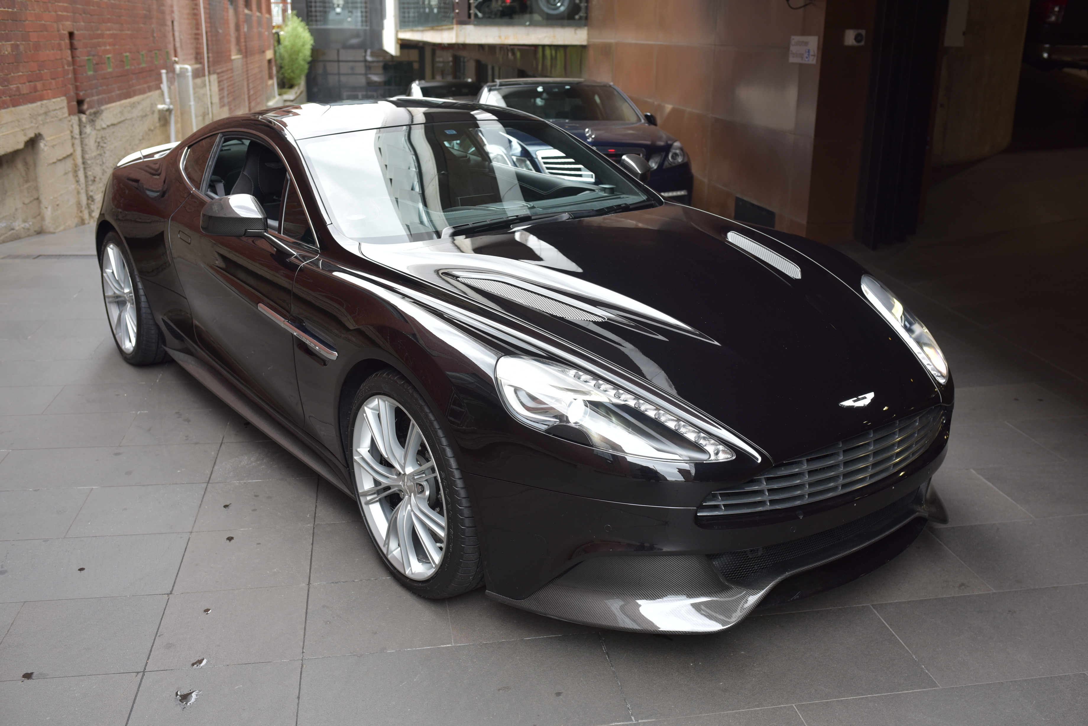 2013 Aston Martin Vanquish Coupe 2dr SA 6sp 5.9i (2st) [MY14]