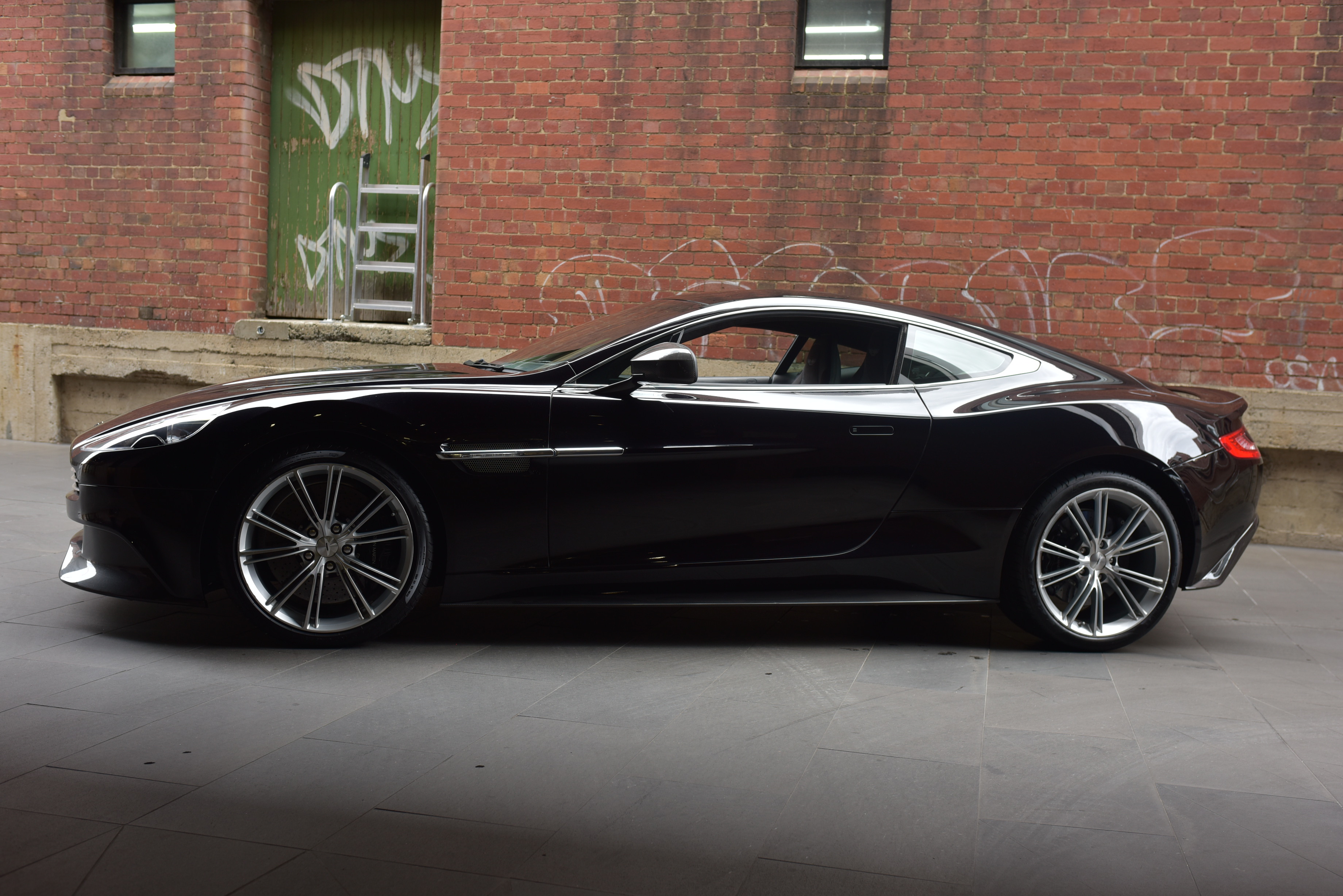 2013 Aston Martin Vanquish Coupe 2dr SA 6sp 5.9i (2st) [MY14]