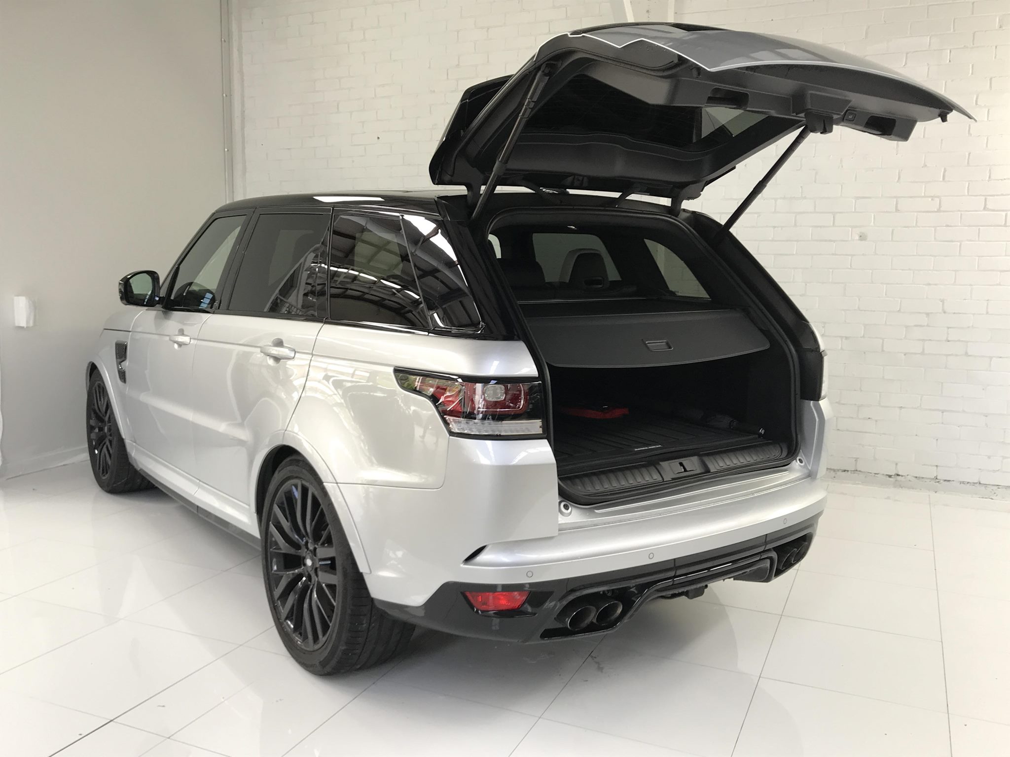 2016 Land Rover Range Rover Sport V8 SVR (Car located in NZ)