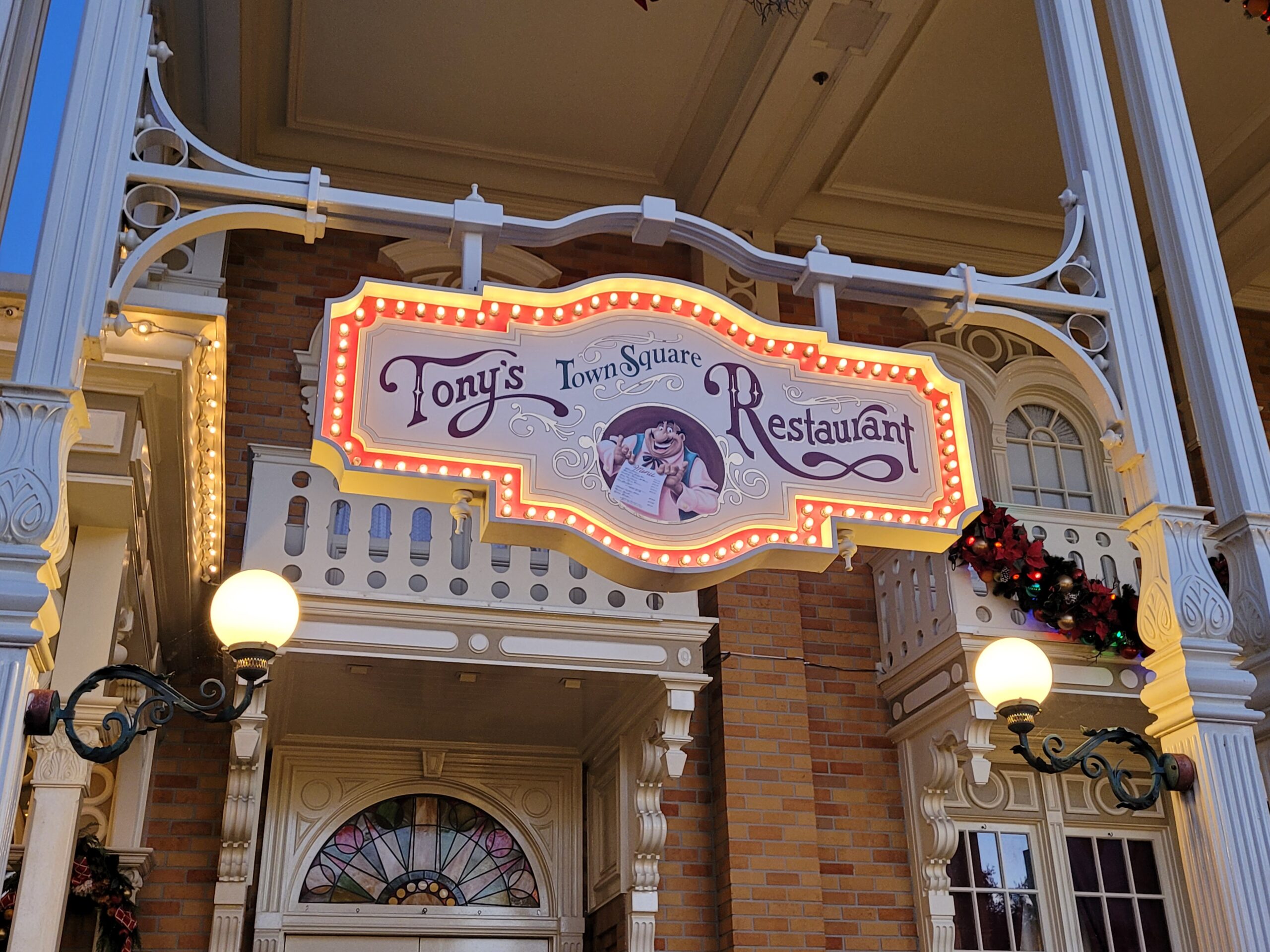 Magic Kingdom Dining Guide : Ultimate Guide 2022