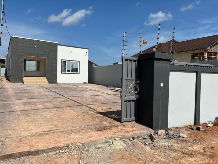 3 bedroom house for sale at Lakeside Estate 254283