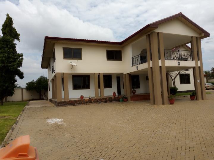 6 bedroom house for rent at Haatso 082672