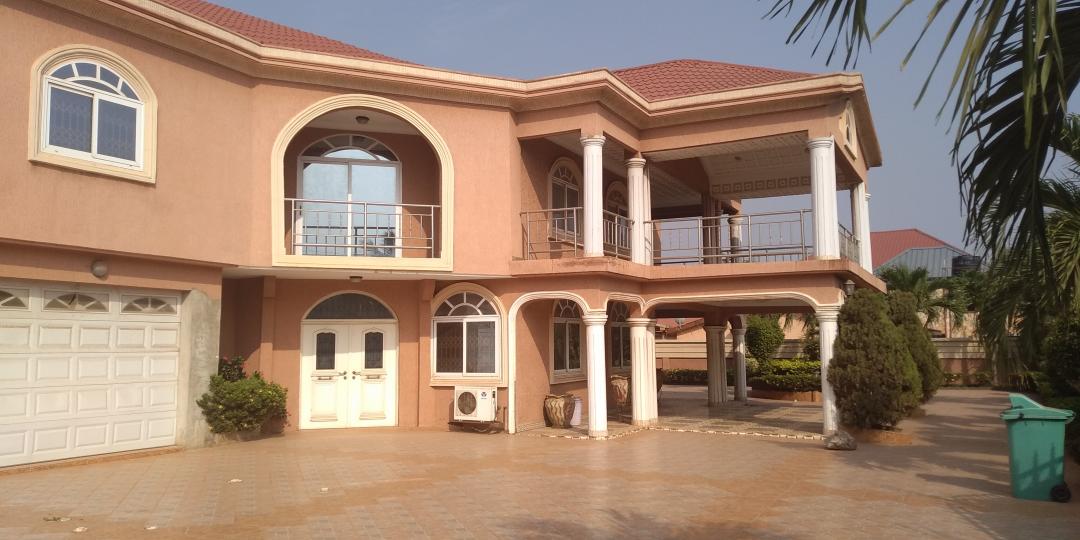 5 bedroom house for rent at East Legon 085836