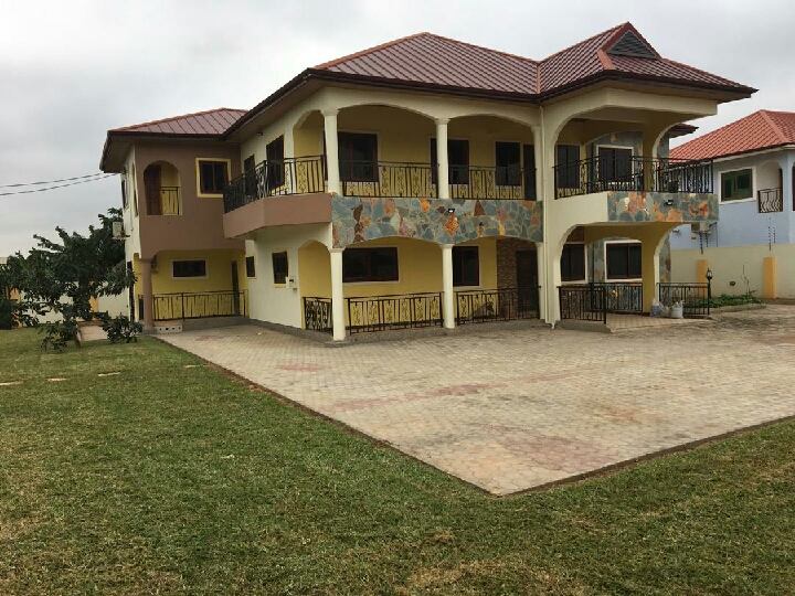 5 bedroom house for rent at North legon 087980