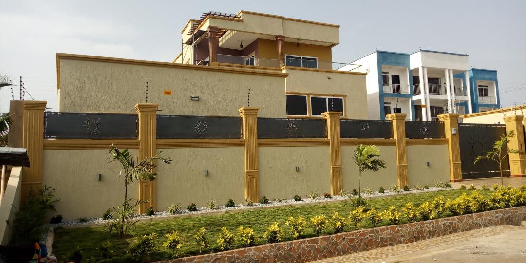 5 bedroom house for sale at Airport Hills 090462