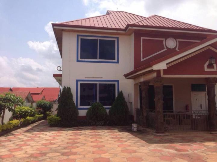 6 bedroom house for sale at East legon American house 094152