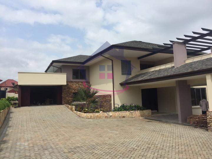 4 bedroom multi Family House for sale at Aburi 050464