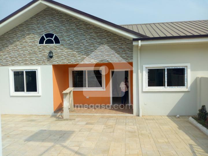 2 bedroom house for rent at Oyarifa Road 068211