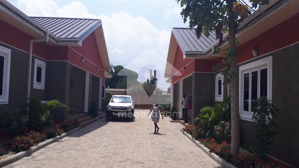 2 bedroom townhouse for rent at Dansoman 075612