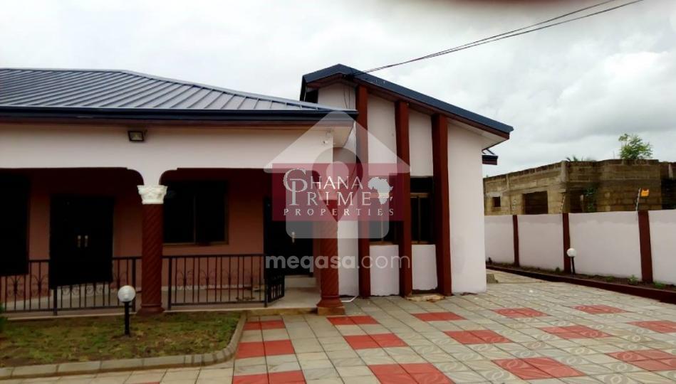 4 bedroom house for sale at Kasoa 081198