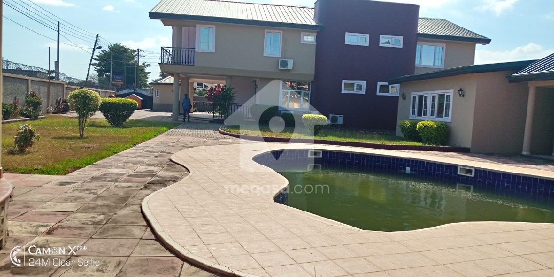 5 bedroom house for rent at East Legon 086116