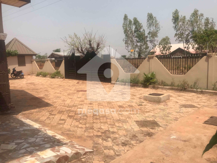 4 bedroom house for rent at Tamale 086641