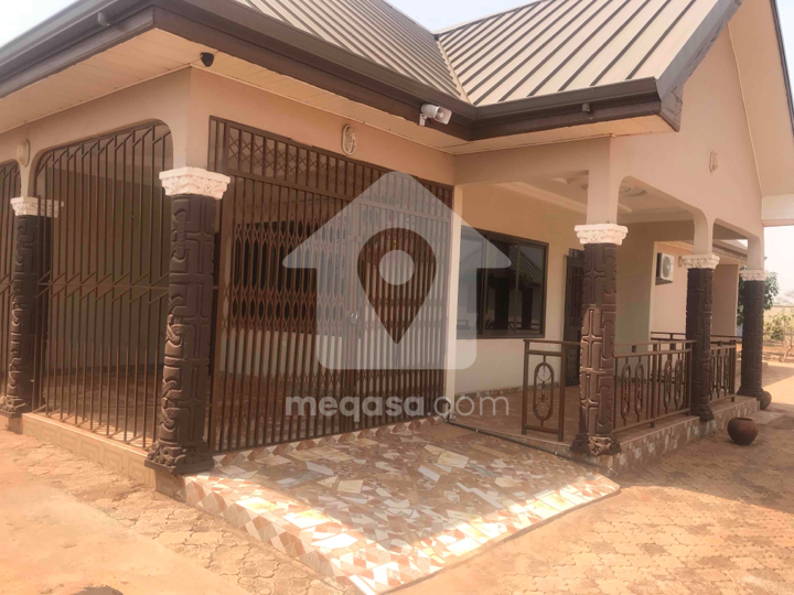 4 bedroom house for rent at Tamale 086854