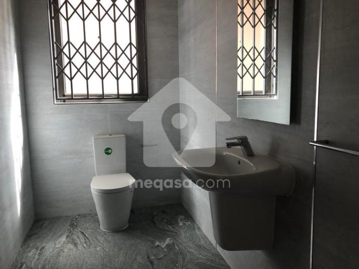 4 bedroom house for rent in West Airport 092648