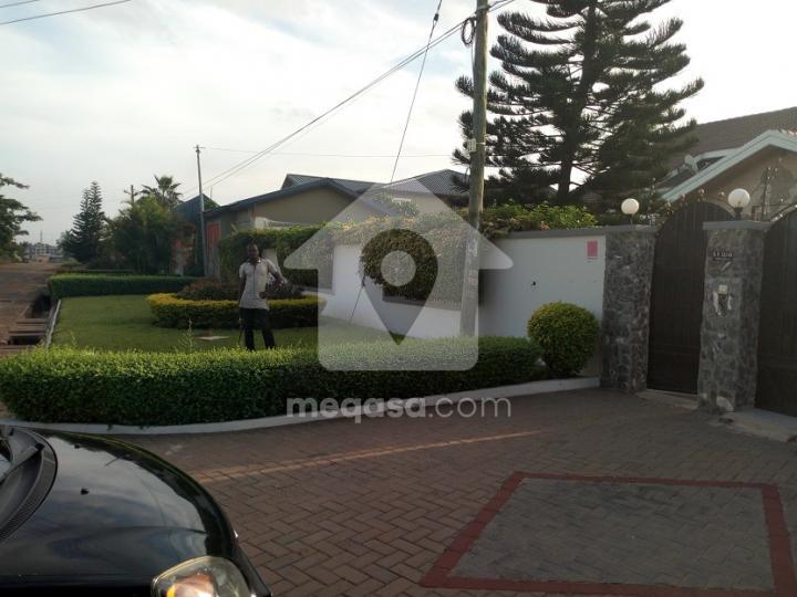 6 bedroom house for rent at Tema community 093166