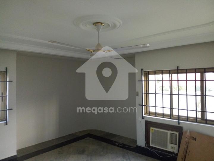 6 bedroom house for rent at Tema community 093166