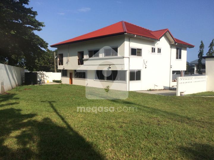 5 bedroom house for rent at Osu Ringway estates 098588