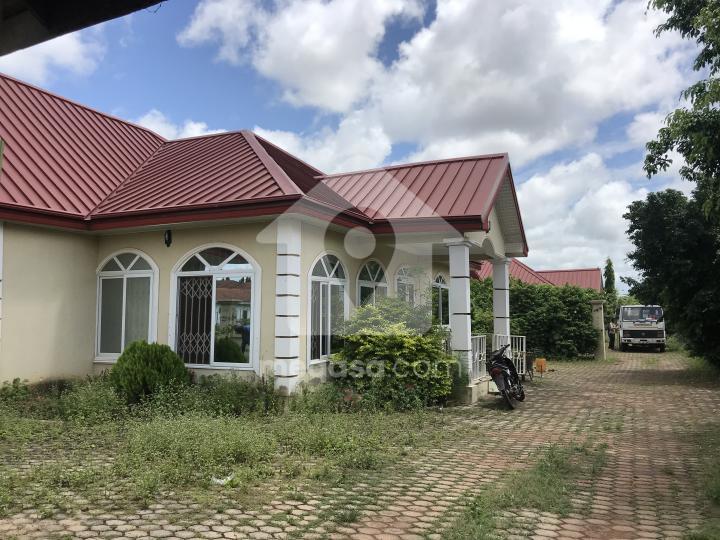 6 bedroom townhouse for rent at Tamale 101981