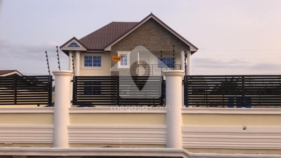 4 bedroom house for rent at Adenta housing down 104423