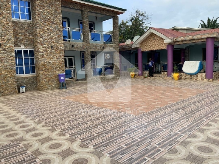 8 bedroom furnished house for sale at Takoradi 142573