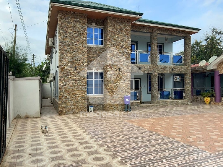 8 bedroom furnished house for sale at Takoradi 142573