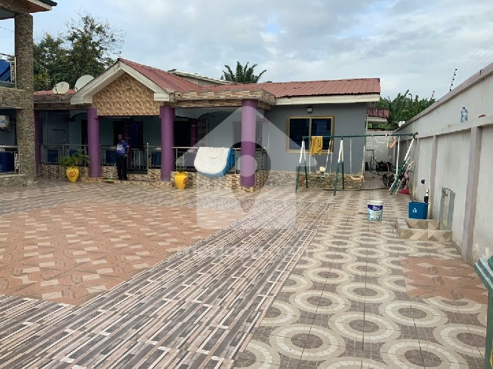 8 bedroom furnished house for sale at Takoradi 142573