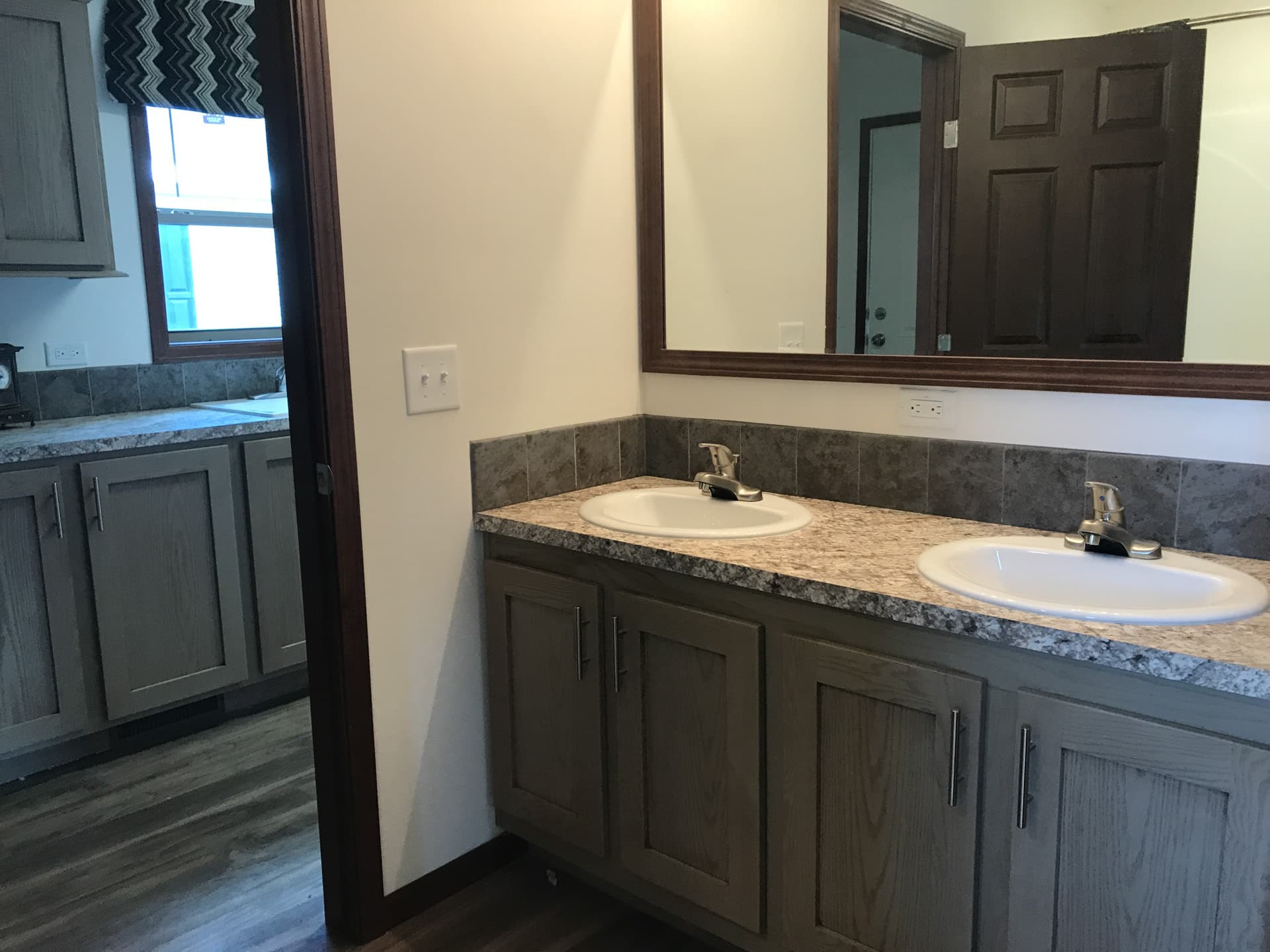 Commodore Mulberry II RX838 Henderson Bathroom D&W Homes