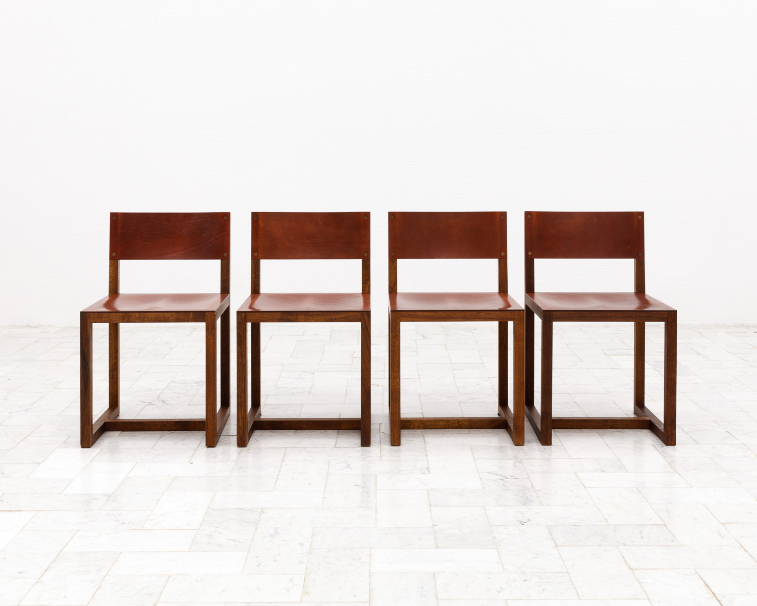 BDDW SQUARE GUEST CHAIR