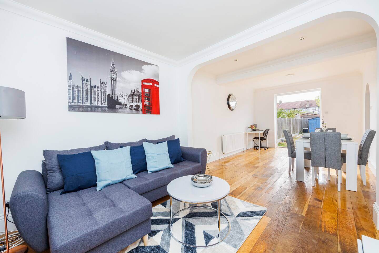 Stylish 2 Bed Flat in Dagenham, London Dwellers Delight