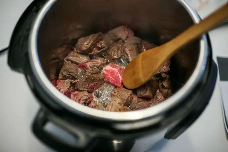 How To Sauté With An Instant Pot? - dwellure