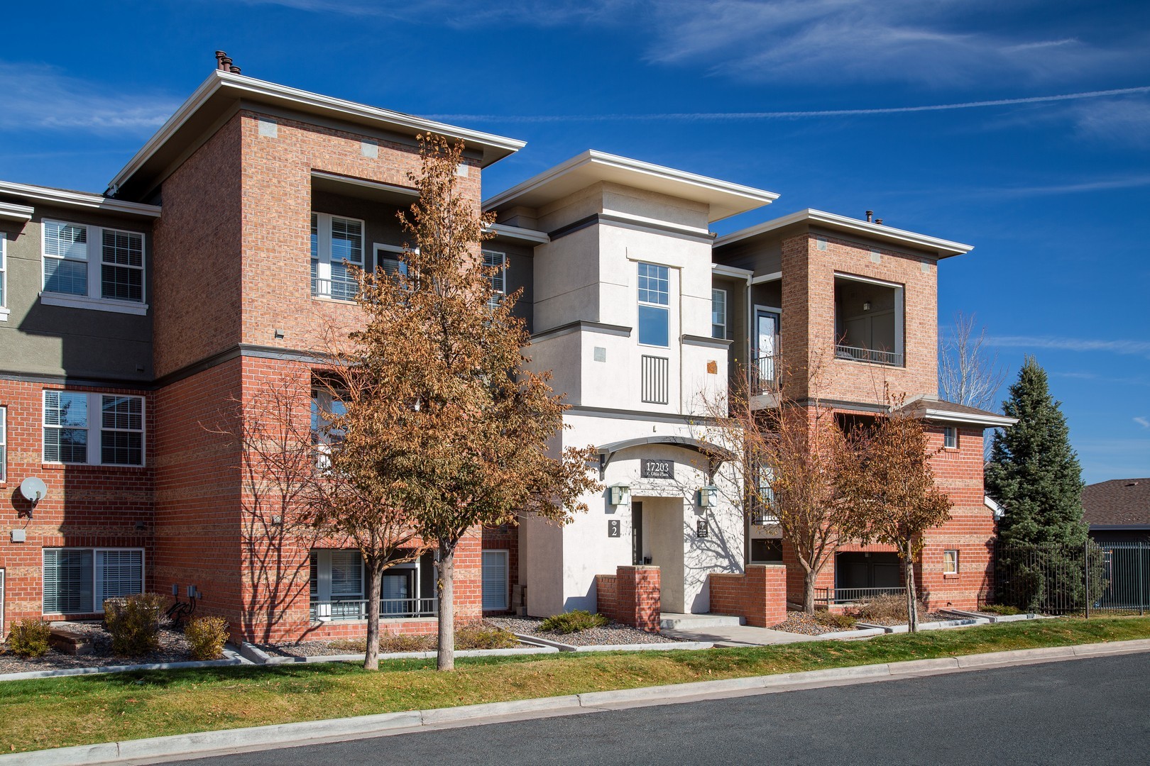 Bristol Village, Aurora (see pics & AVAIL)