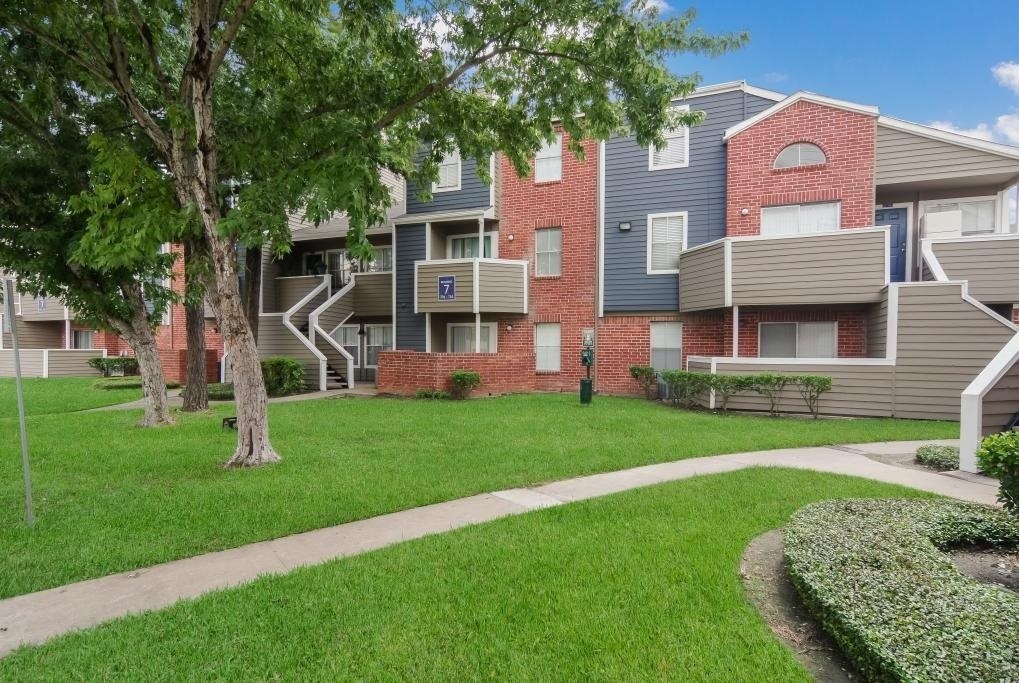 Aurora Place, Houston (see reviews, pics & AVAIL)
