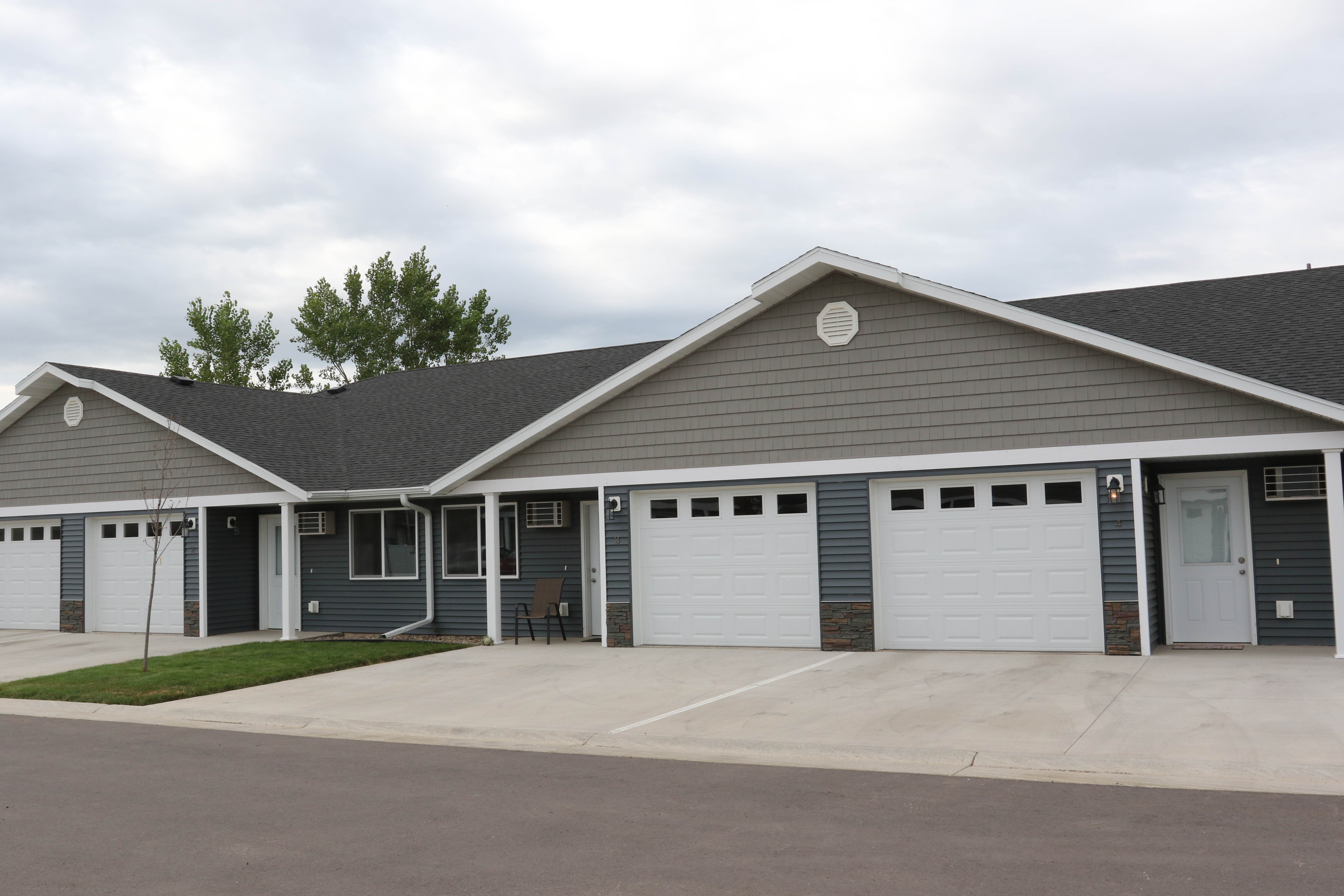 Foxtail Creek Townhomes, Sioux Falls (see pics & AVAIL)