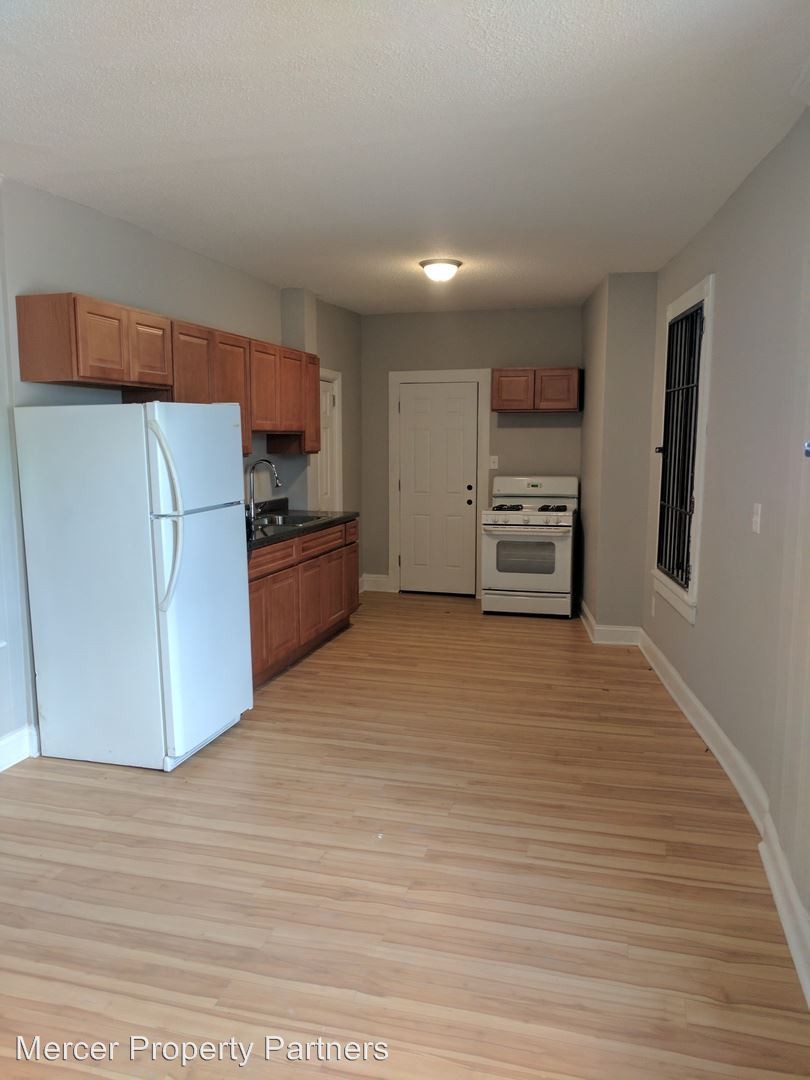 What will 900 rent you in Trenton, right now?