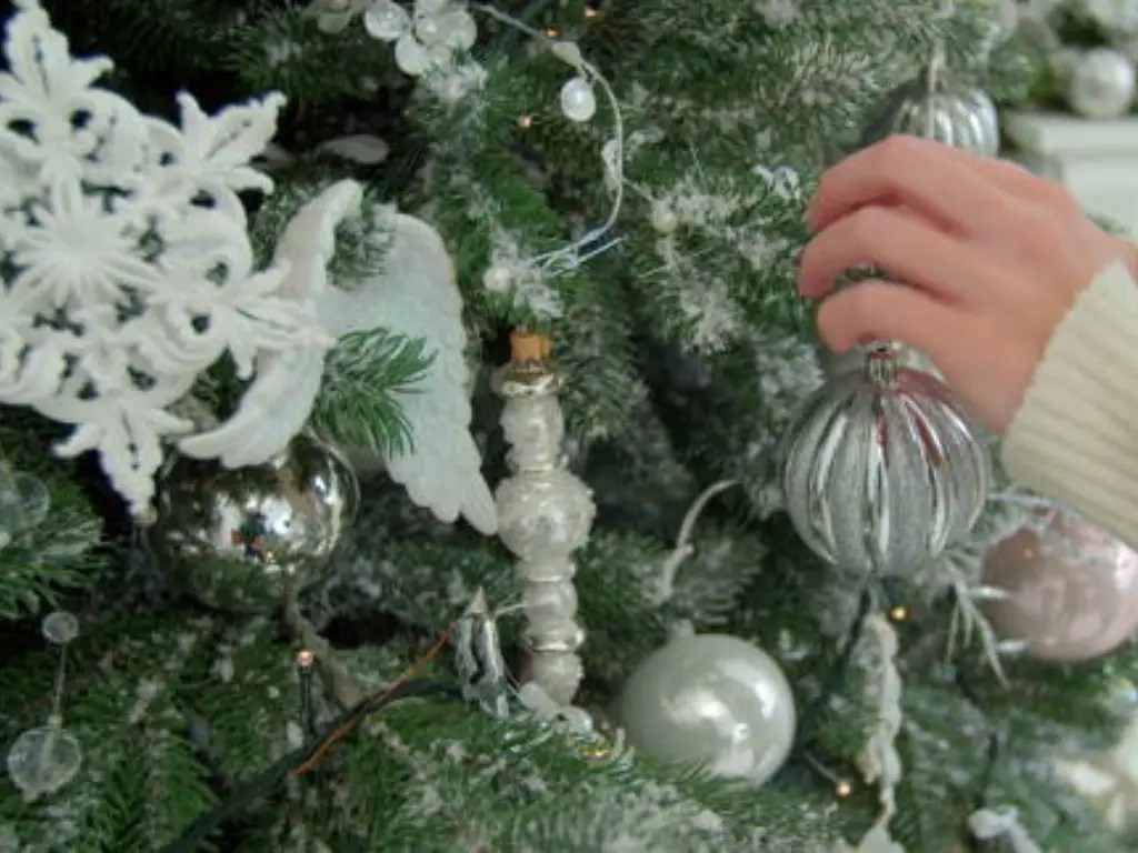 How to Make an Artificial Tree Look Fuller and More Natural