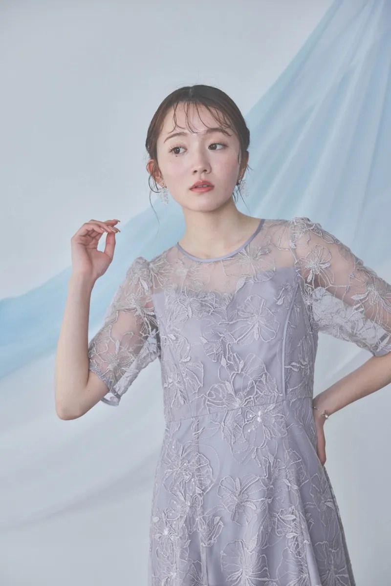 ラベンダーのビオラモチーフ刺繍ドレス M/AIMERのレンタル｜112160｜結婚式パーティーのドレスレンタルはワンピの魔法