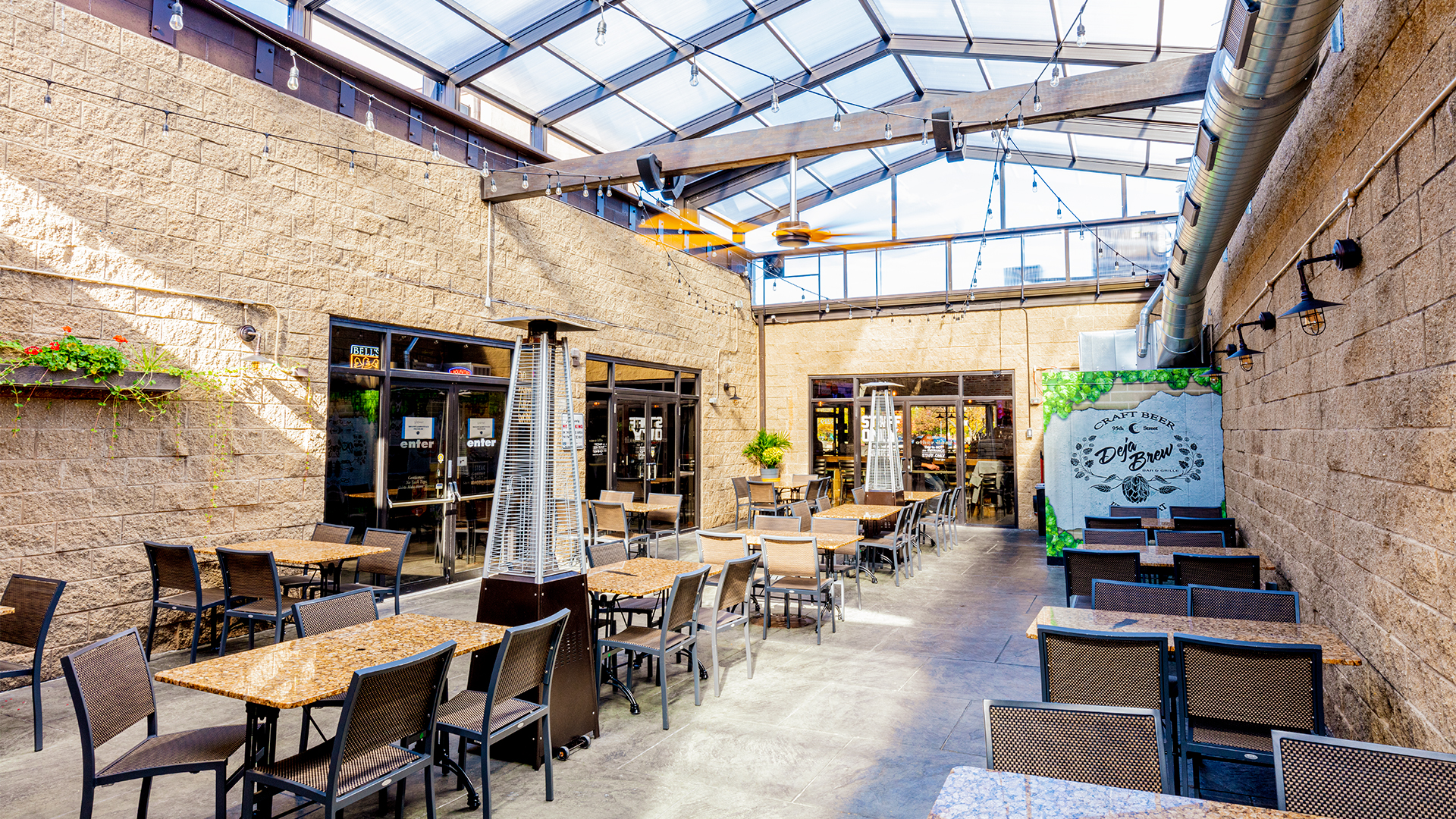 Deja Brew Bar & Grill, Oak Lawn, IL 26' x 50'