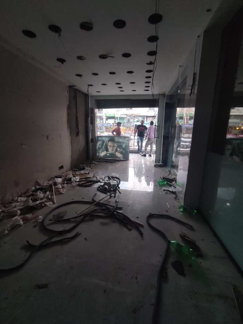 Commercial Shop 200 Sq.ft. for Rent in Gomti Nagar, Lucknow (REI1082161)