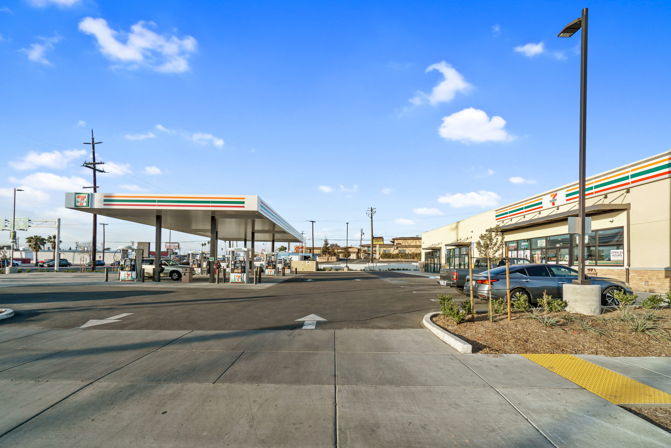 7Eleven Gas Station Bakersfield, CA Dynamic