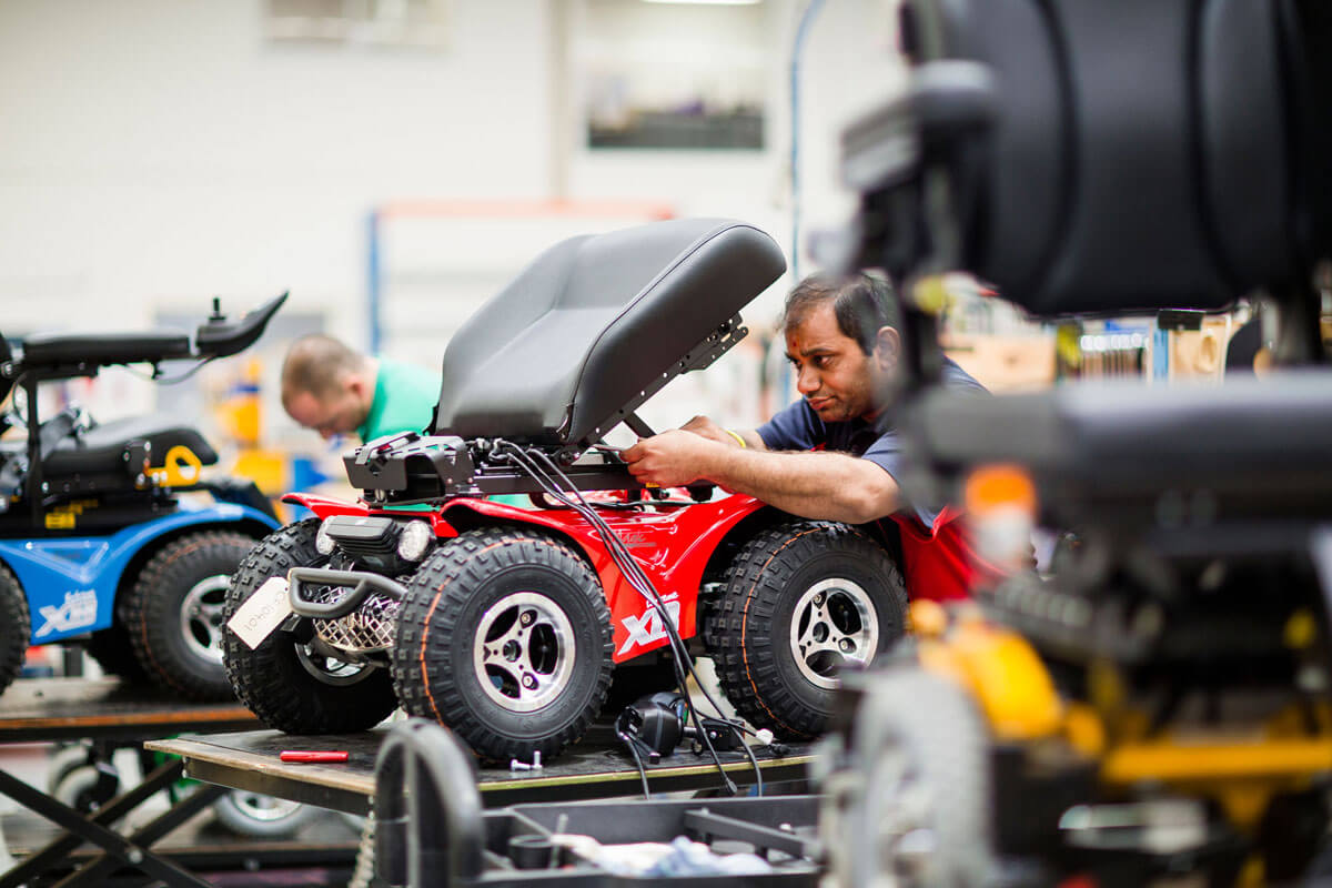 Magic Mobility Extreme X8 4×4 Electric Wheelchair 車いすのプロショップ「イフ」