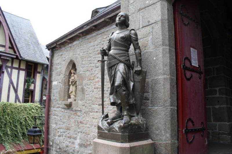 Statue Jeanne d’Arc LeMontSaintMichel Emonumen