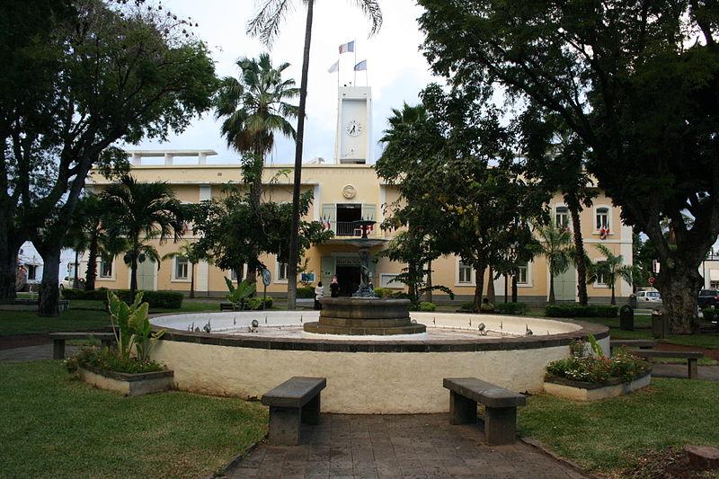 Fontaine du jardin de la Mairie SaintPaul de la Réunion Emonumen
