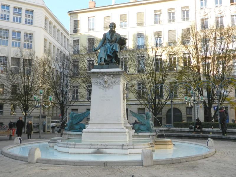 Lyon 3E Patrimoine. Il y a plus de 70 ans une fontaine